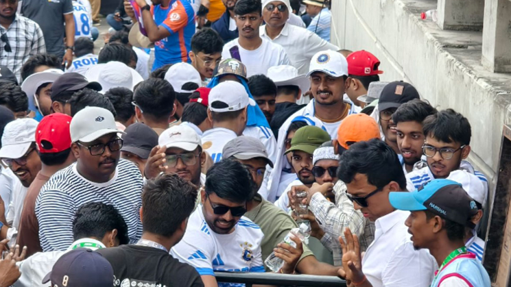 Fans Protest Water Shortage During IND vs NZ Test in Pune