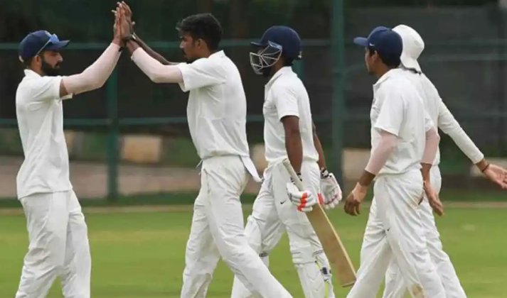 India's Jalaj Saxena Makes History with 400 Wickets and 6000 Runs in Ranji Trophy