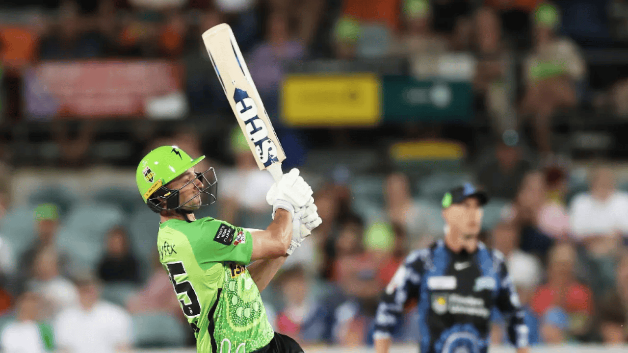 Daniels Sam's Heroic Innings Shattered Adelaide Strikers, Scored 30 Runs in the Second Last Over.