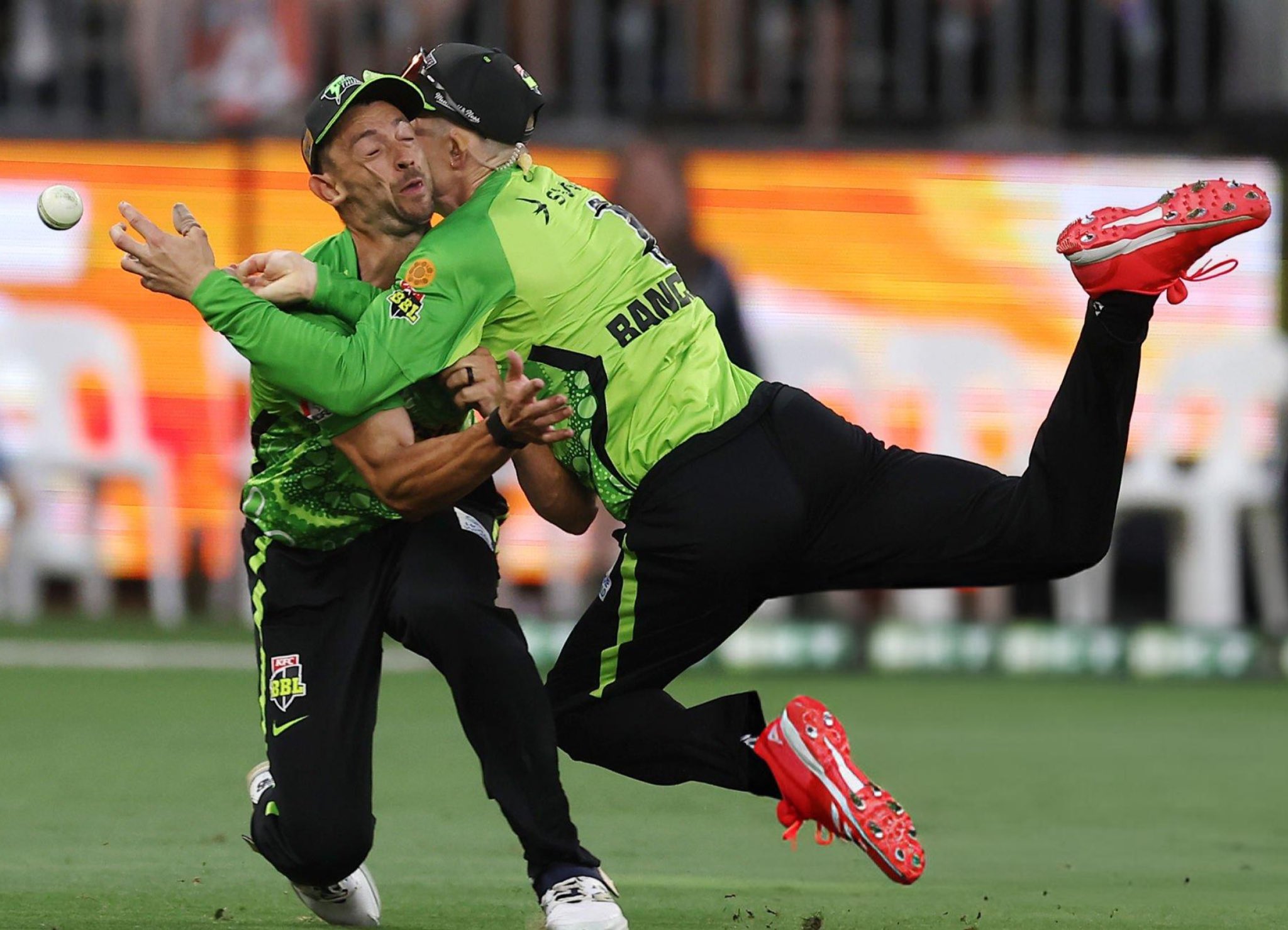 Horrific Collision in The BBL: Australia’s  Daniel Sams and Bancroft Taken to Hospital