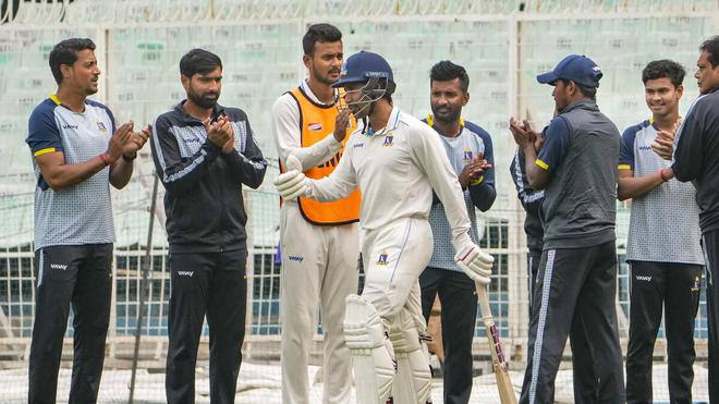 Watch: Wriddhiman Saha Receives a Special Guard of Honor from Both Teams in Bengal vs Punjab Ranji Trophy Match